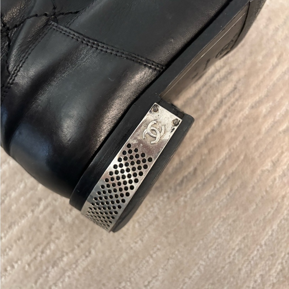 CHANEL Black Ankle Boots with Quilted Design - Picture 5 of 11